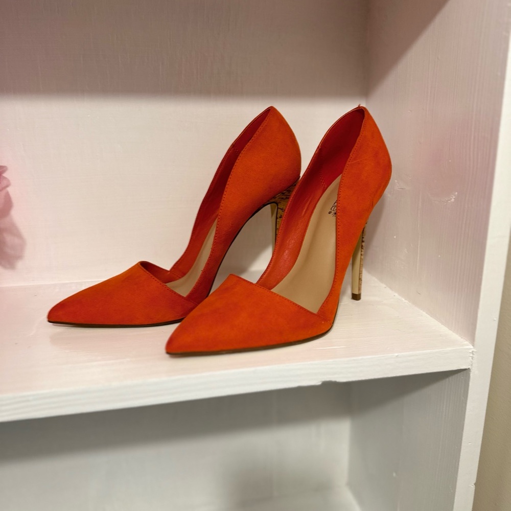 US 10, Gorgeous orange heels 👠 ready for the party